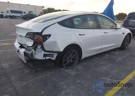 2022 Tesla Model 3 Rear-Wheel Drive z USA, uszkodzony, nr VIN 5YJ3E1EA4NF157593